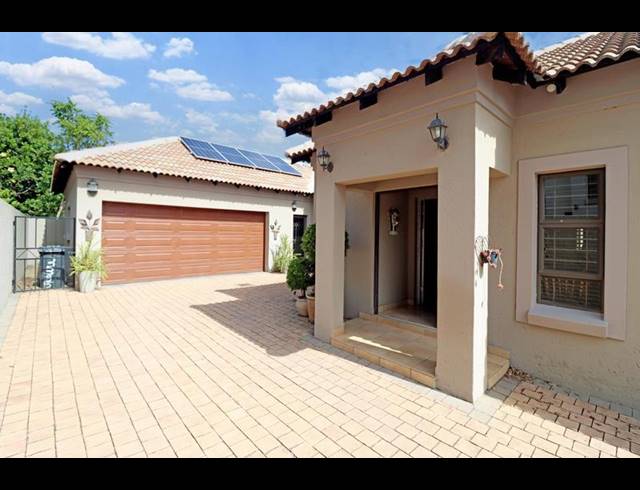 4 BEDROOM HOUSE FOR SALE IN AMBERFIELD MANOR